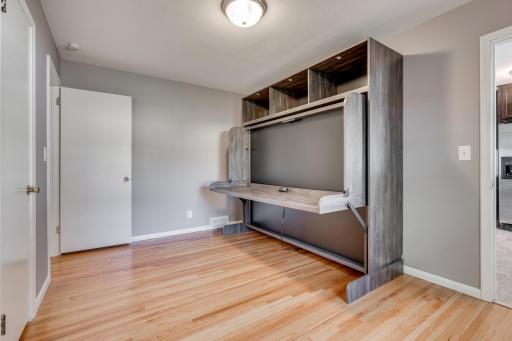 Large bedroom/office with desk/Murphy bed