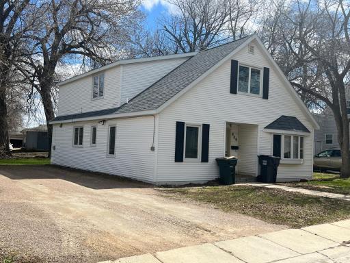 606 Peltier Street, Marshall, MN 56258