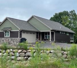 2412 Pond Circle, Stillwater, MN 55082