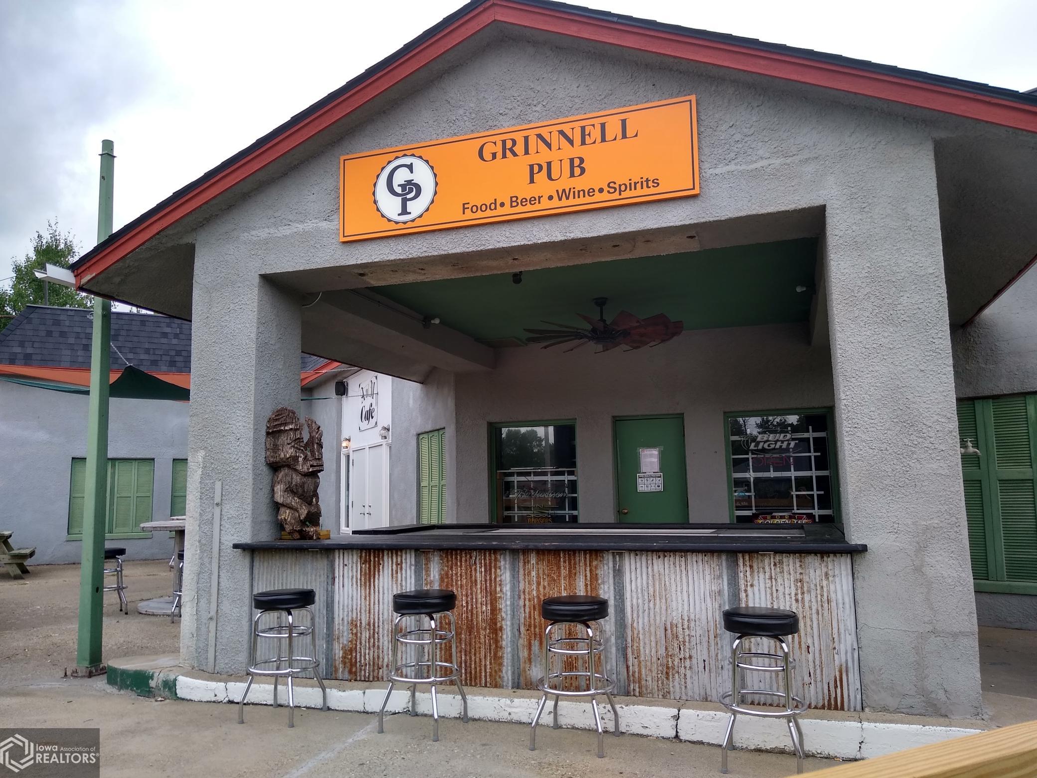 909 State, Grinnell, Iowa 50112-2166, ,Commercial (5+ Units),For Sale,State,6021068