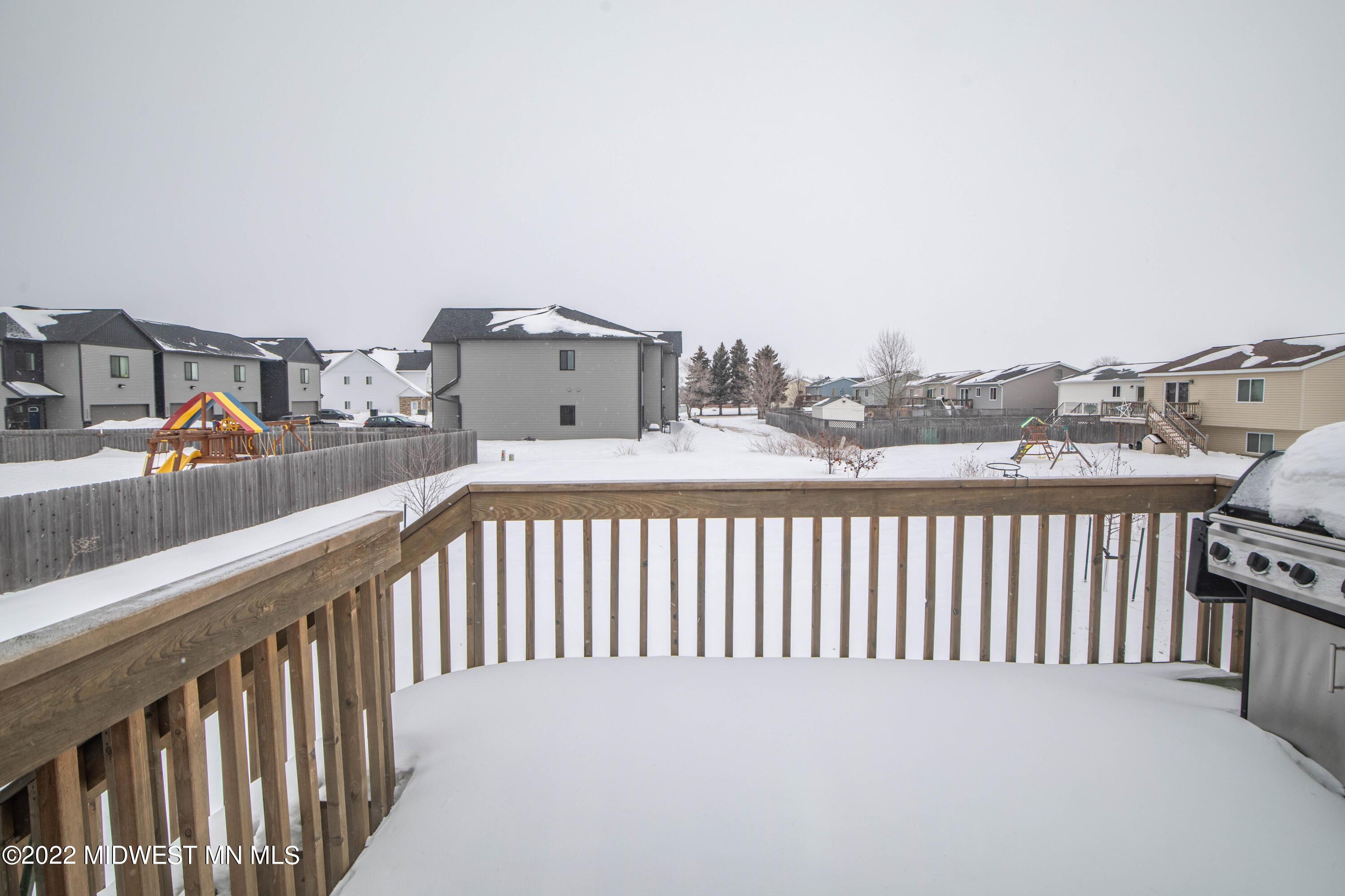 Deck/Back Yard