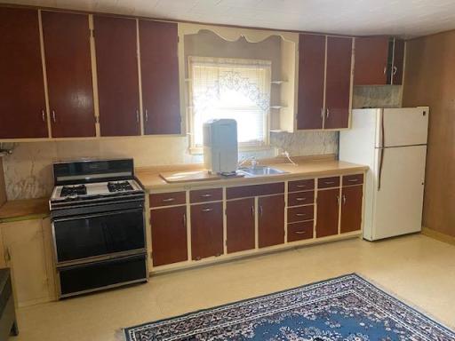 100 Zenith Street, Lanesboro, MN 55949