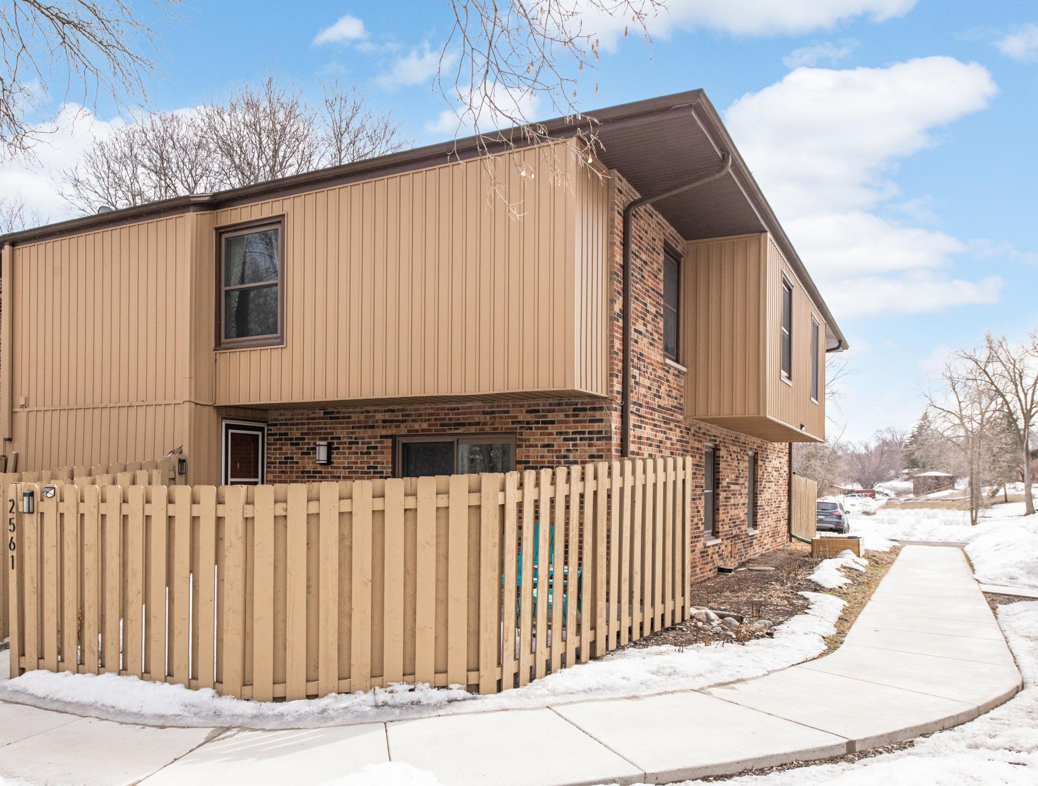 2561 Unity Avenue N, Golden Valley, MN 55422