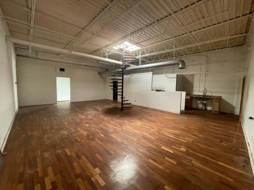 Inside the warehouse can be converted to office space