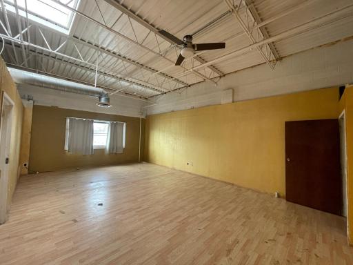 Inside the warehouse can be converted to office space