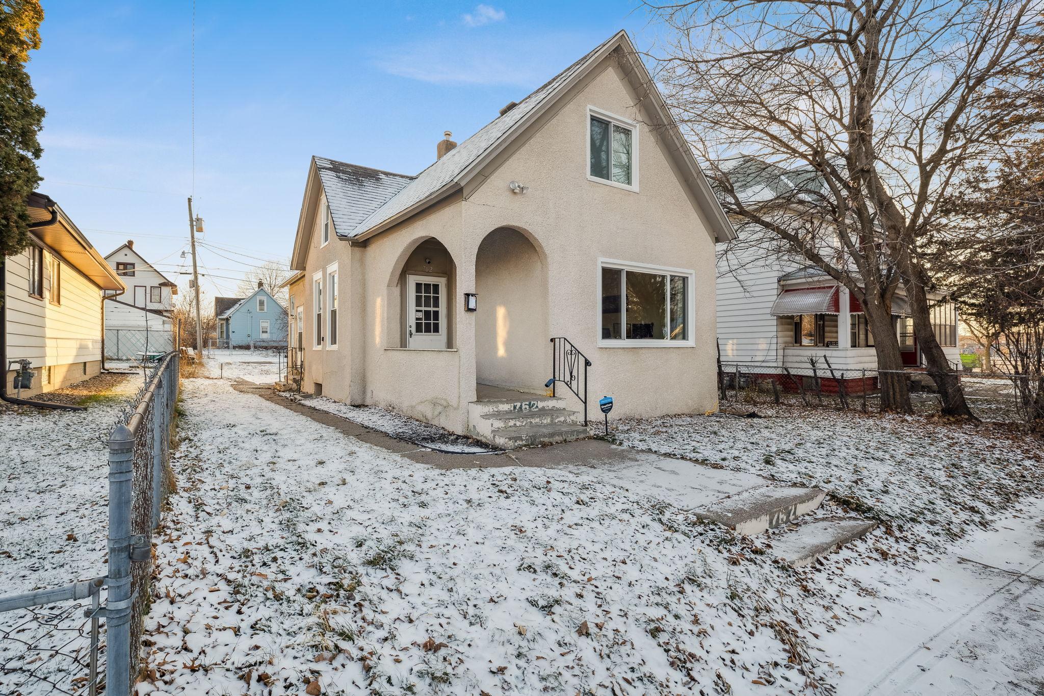 Welcome Home! One-and-a-half story home in St. Paul with easy freeway and light rail access.