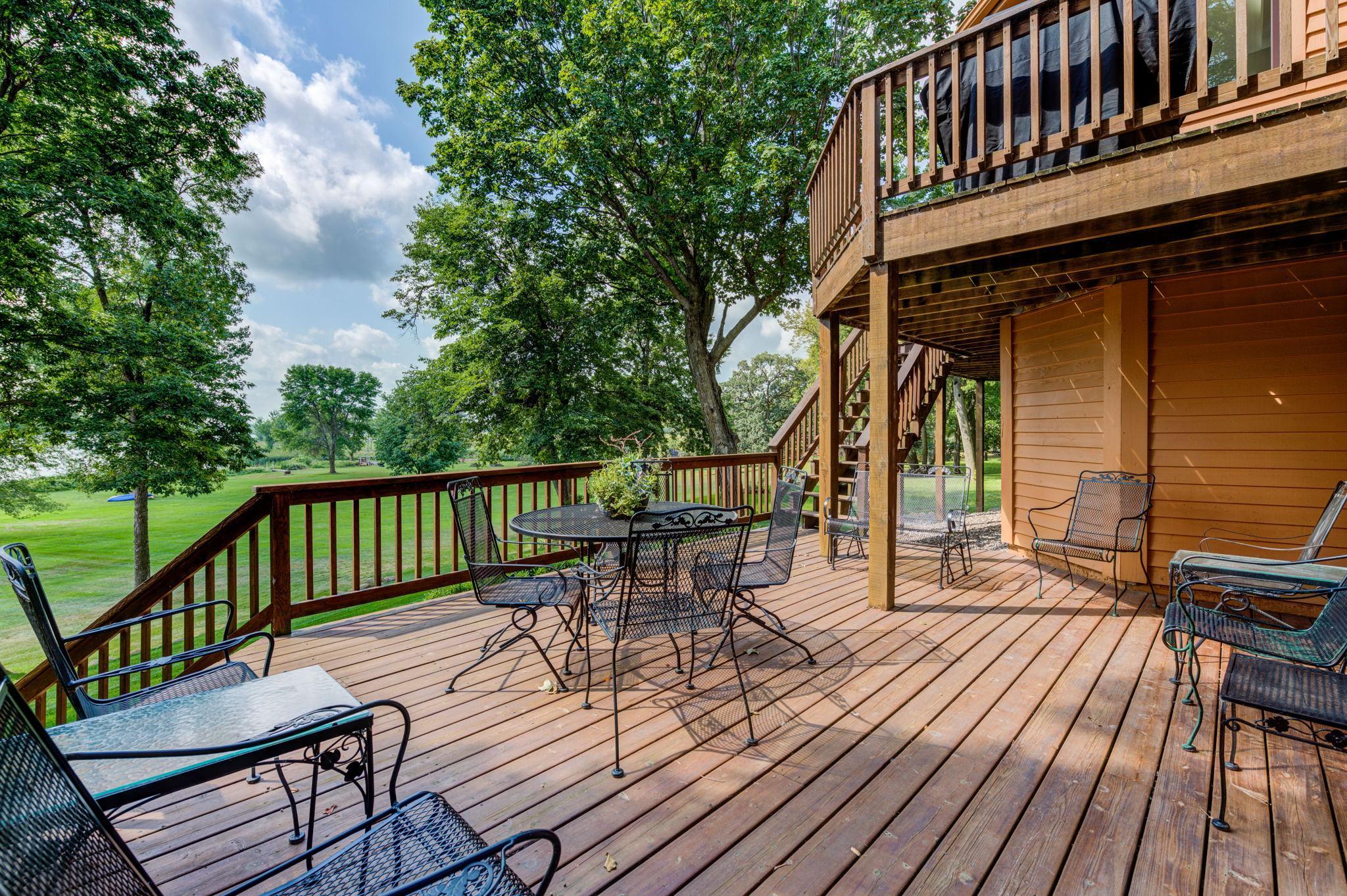 Can you picture yourself relaxing on the multi-level deck as you listen to the loons echo across the shores of French Lake?