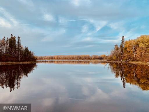 4b4b Home/ A Stones throw to Rainy River