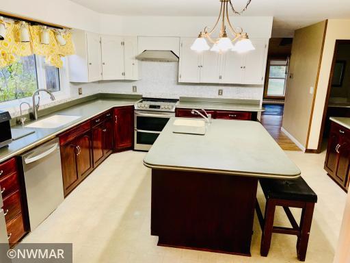 Corian Center Island/stainless appliances