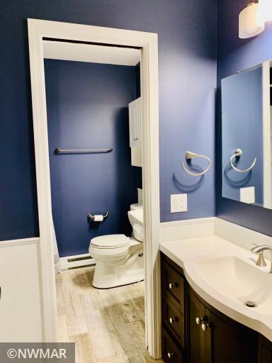 Upper updated full bath with 2 sinks