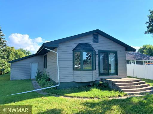 605 Riverview Drive SE, Warroad, MN 56763