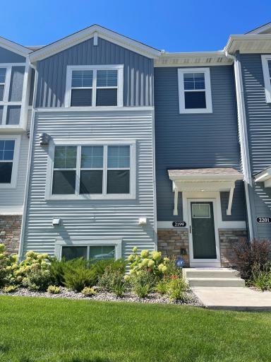 2199 Gateway Hill Road N, North Saint Paul, MN 55109