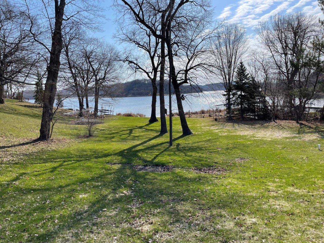 2-Lakeside yard