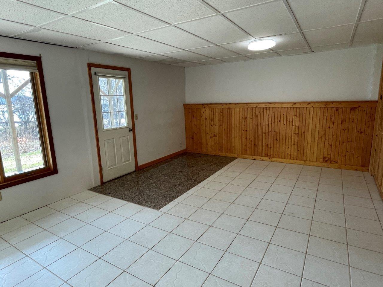 10-Family room in walk out basement (2)