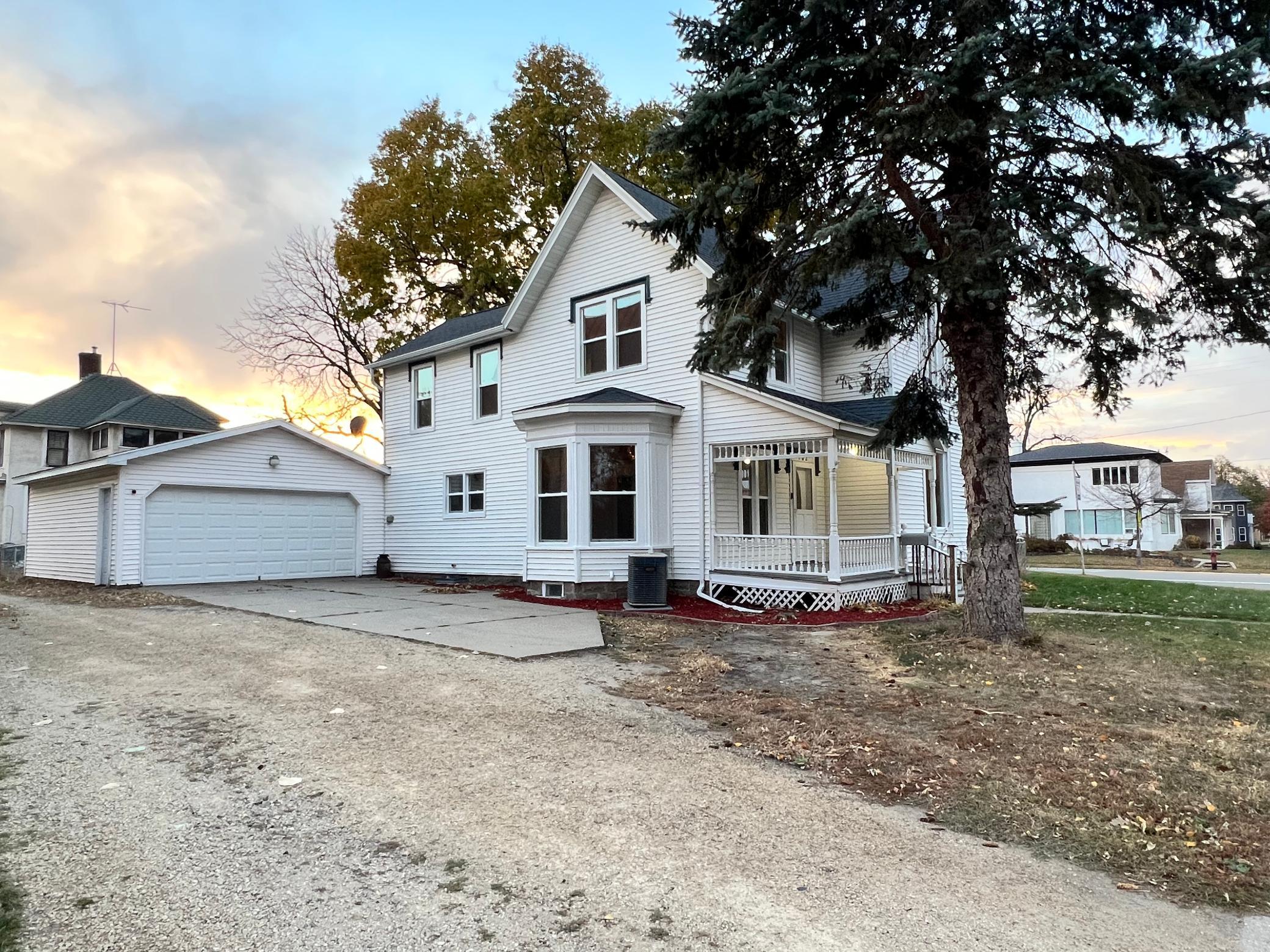 Photo for 102 S Oak Street, Lake City, MN 55041 - Listing #6306336 940254C1-6760-48AA-AA5A-1513CE02CFED.jpeg