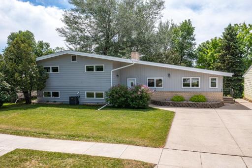 929 17th Street NW, East Grand Forks, MN 56721