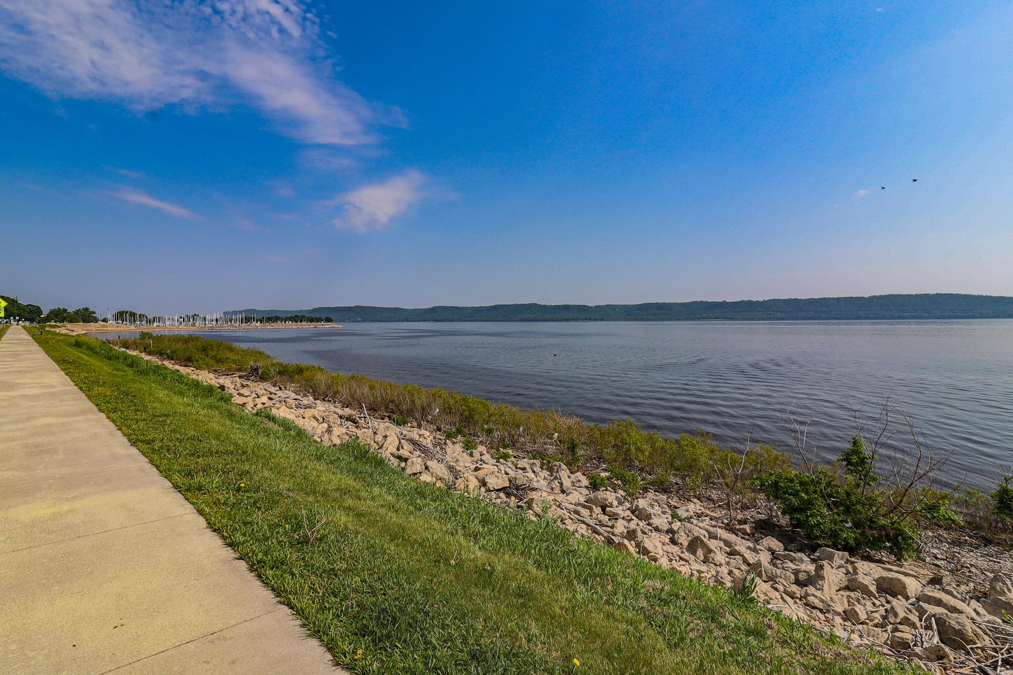 1 Block from Lake Pepin & the Mississippi River!