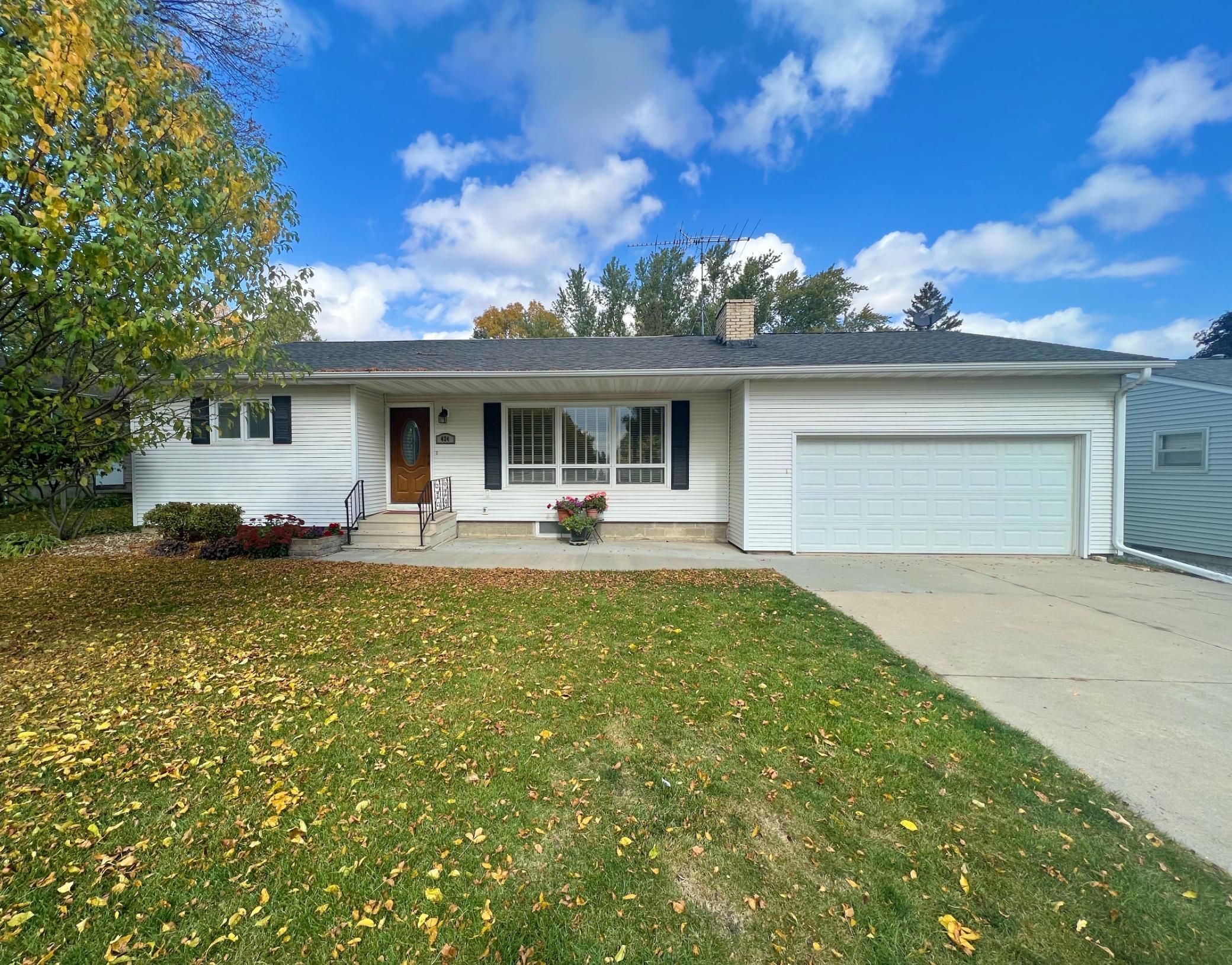 424 Eugene Street, West Concord, MN 55985