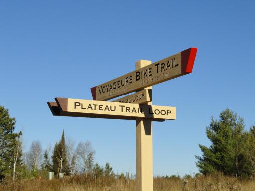 Nature hiking trails and bike trails in Voyageurs Retreat.
