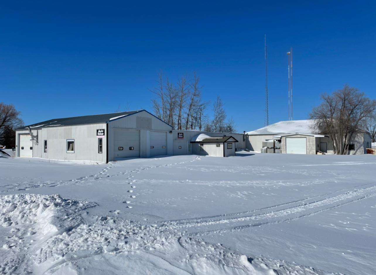 305 5th Ave NW, Roseau, MN 56751