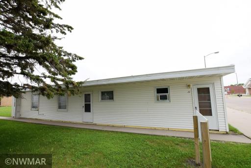 206 & 208 2nd Street SE, Hallock, MN 56728