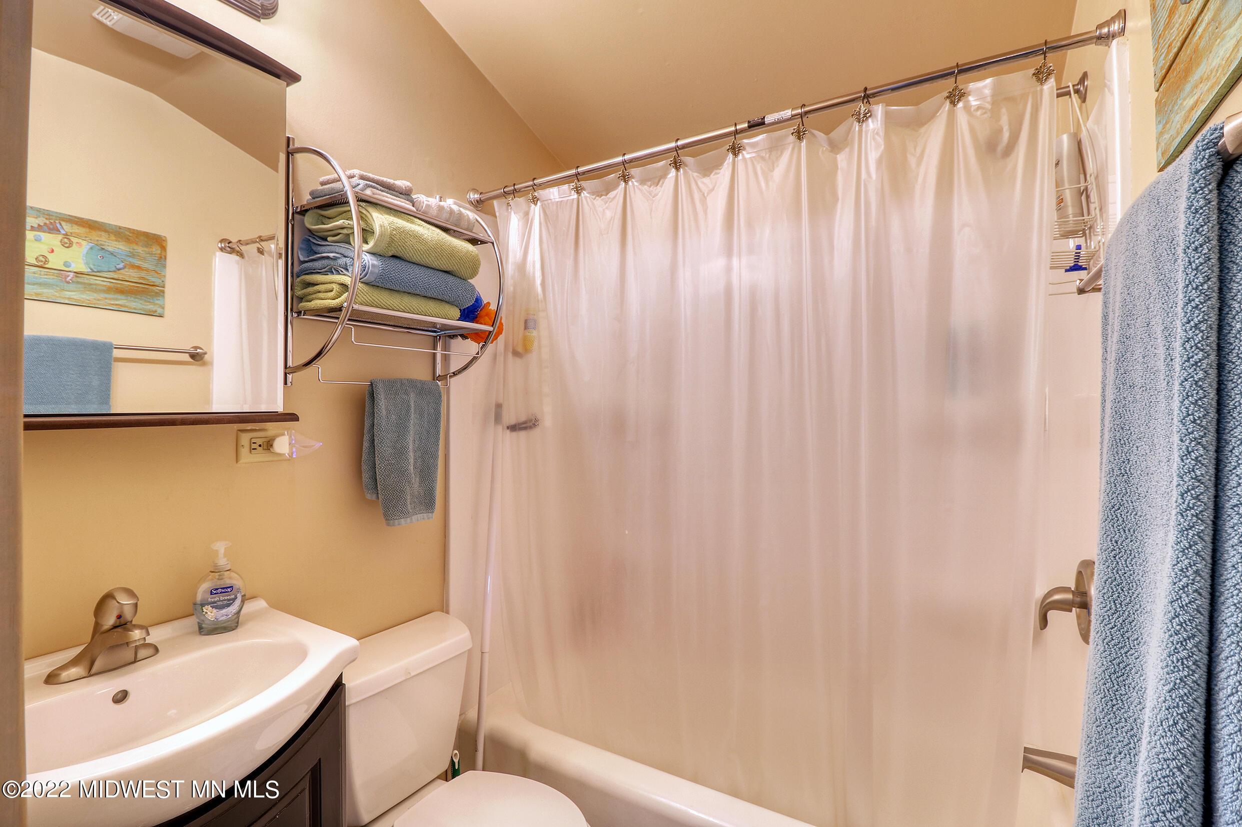 ApartmentBathroom1_1