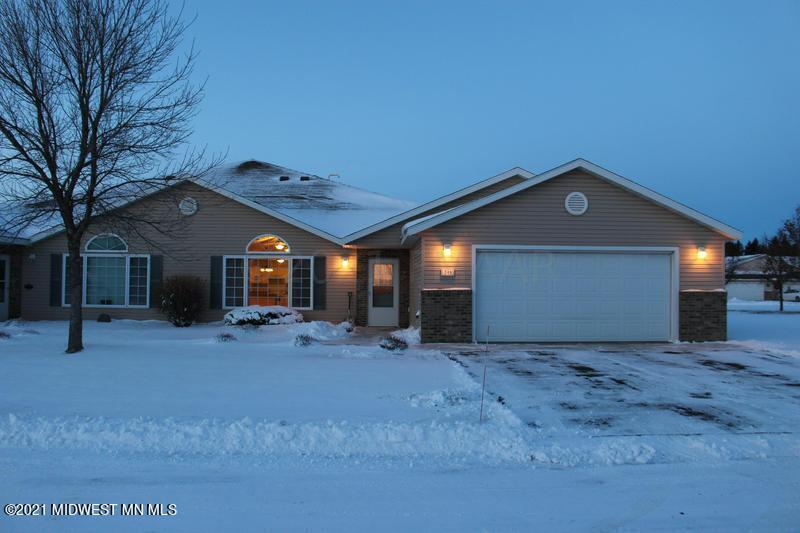 Moorhead - 12-9-21 - Evening Outside