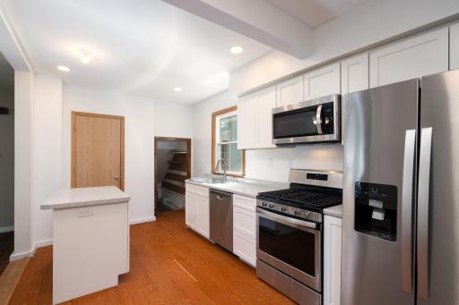 919 Lawson Ave E MLS-13.jpg