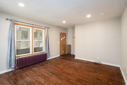 919 Lawson Ave E MLS-10.jpg