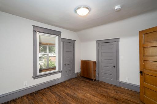 919 Lawson Ave E MLS-18.jpg