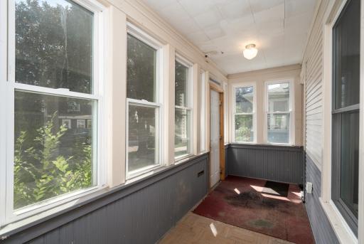 919 Lawson Ave E MLS-8.jpg