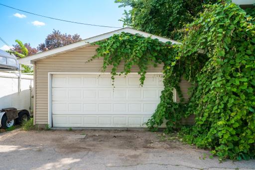 919 Lawson Ave E MLS-7.jpg