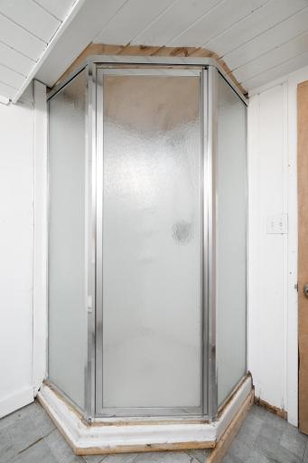 919 Lawson Ave E MLS-26.jpg