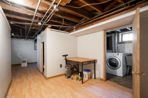 919 Lawson Ave E MLS-23.jpg