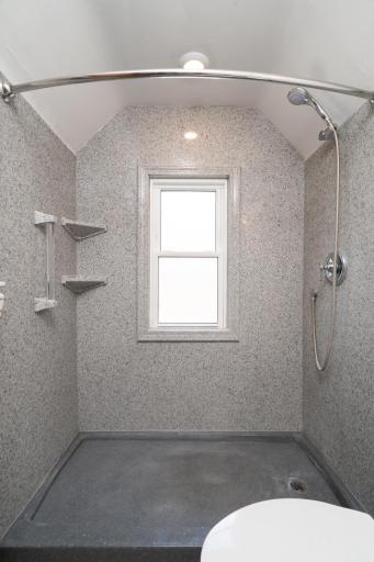 919 Lawson Ave E MLS-21.jpg