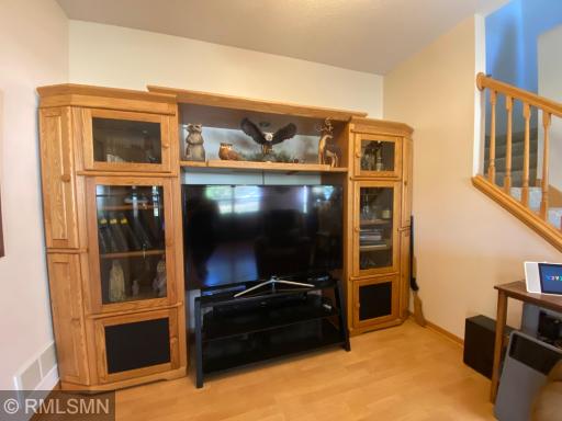 ENTERTAINMENT CENTER STAYS WITH TOWNHOME (NOT TV OR STAND)