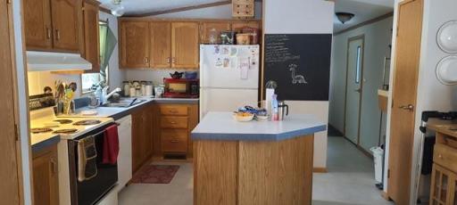 04- Kitchen with island