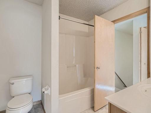 6891 Pine Crest Trail Cottage Grove MN - MLS Sized - 020 - 29 2nd Floor Bathroom