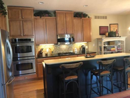Gorgeous kitchen with island!