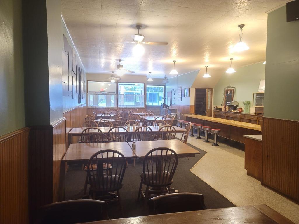 Commercial CENTURY 21 Dickinson Realtors