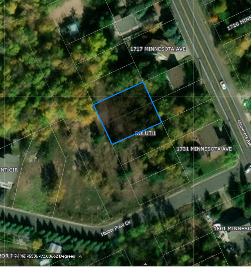 Aerial view with approximate lot lines