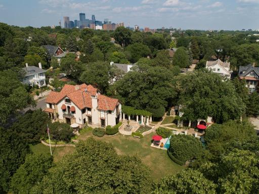 2201 E Lake Of The Isles Parkway, Minneapolis, MN 55405