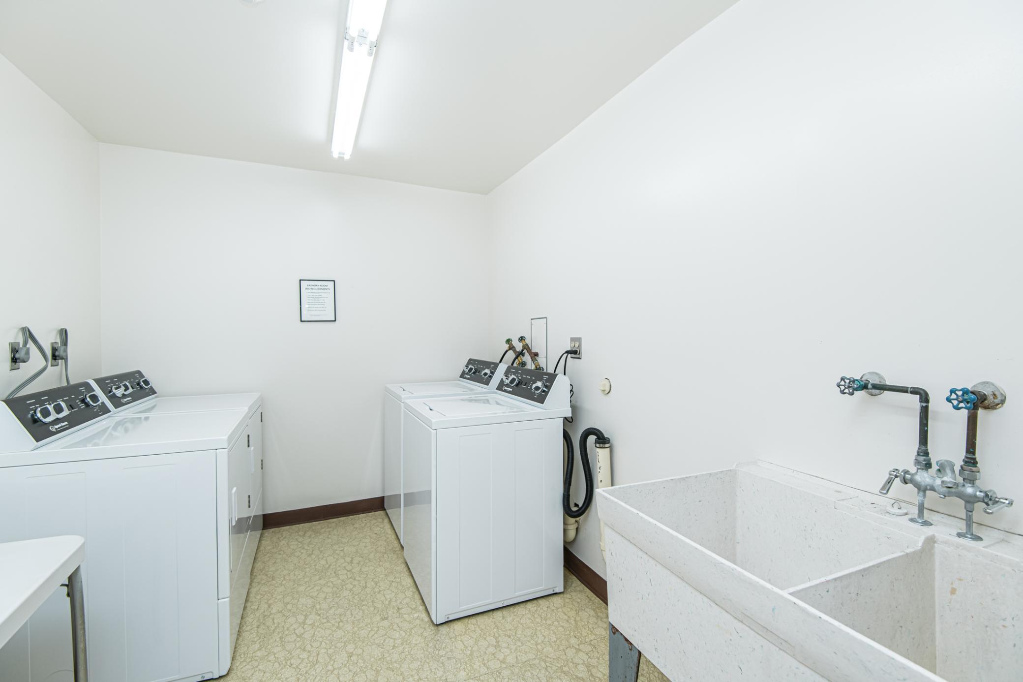 Shared laundry room (free) plus laundry tubs.