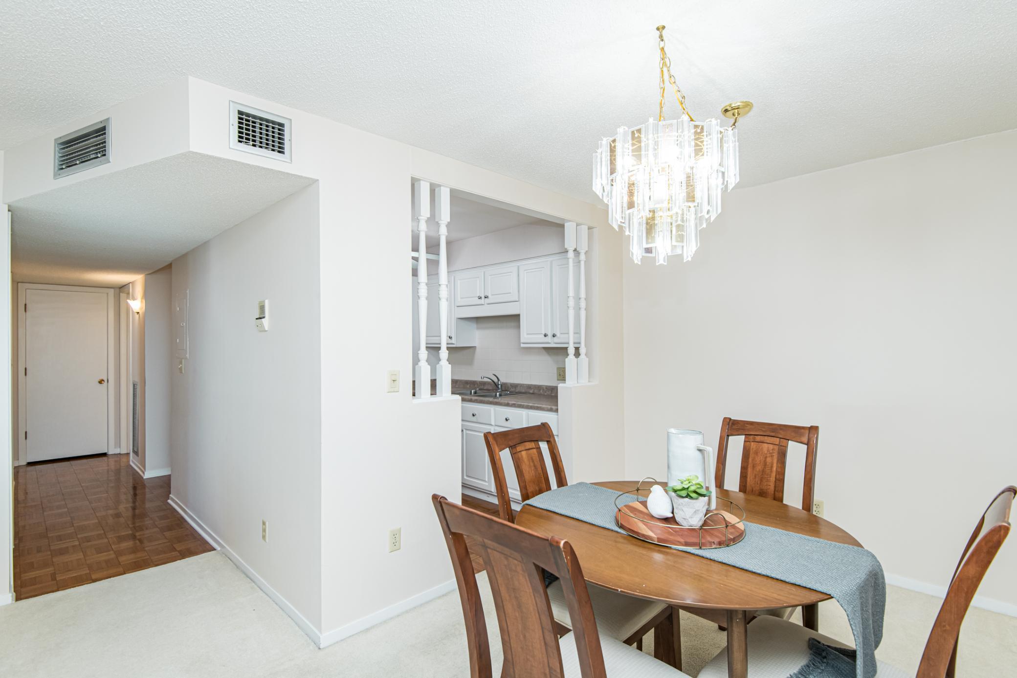 Easy access from the kitchen to your table!