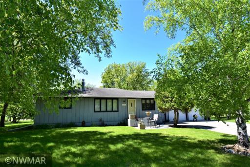 309 Minnesota Avenue NE, Warroad, MN 56763