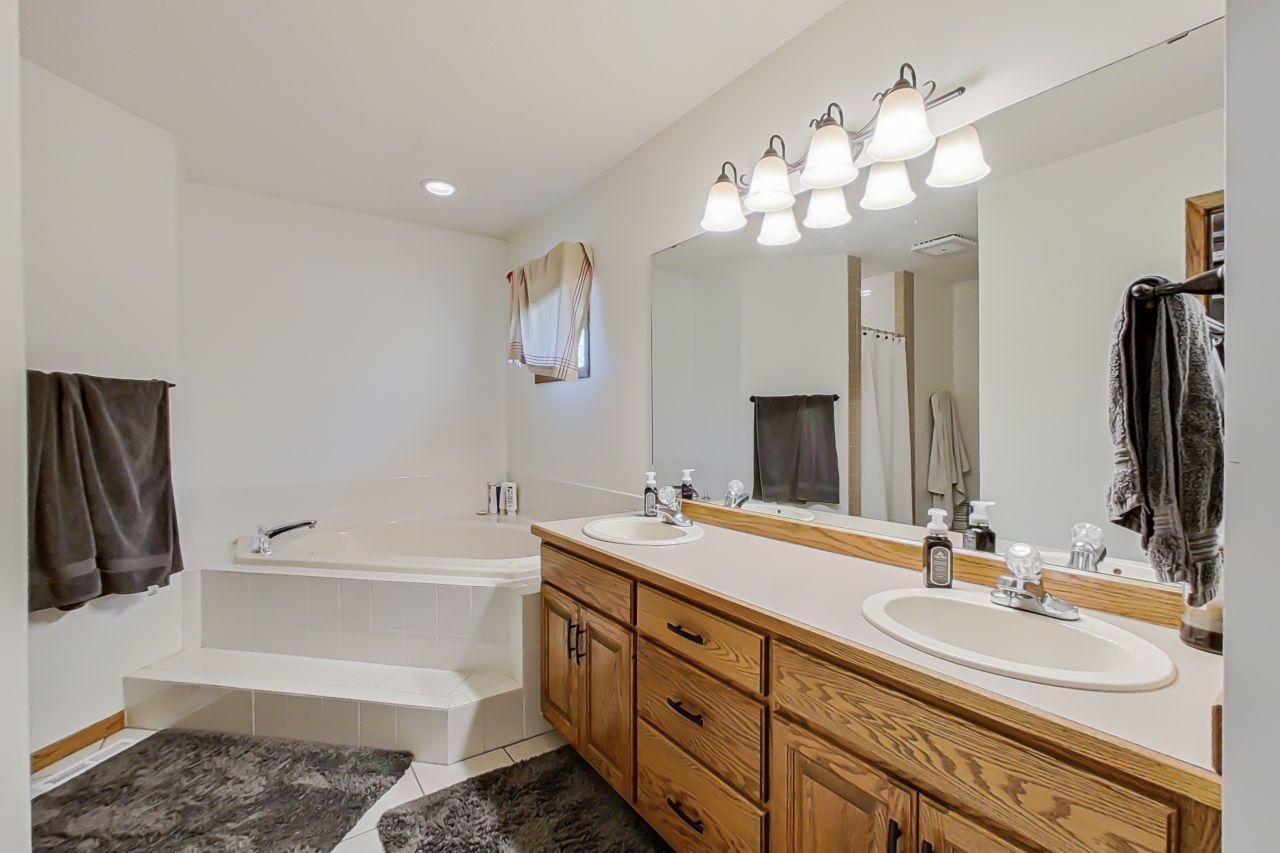 Photo for 1207 19th Street SW, Austin, MN 55912 - Listing #6460650 1207 19th Street SW, Austin, MN 55912