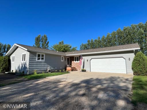 708 5th Avenue NE, Roseau, MN 56751