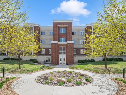 Welcome Home to 14587 Florissant Path #325, Apple Valley! These condos and grounds are meticulously maintained.