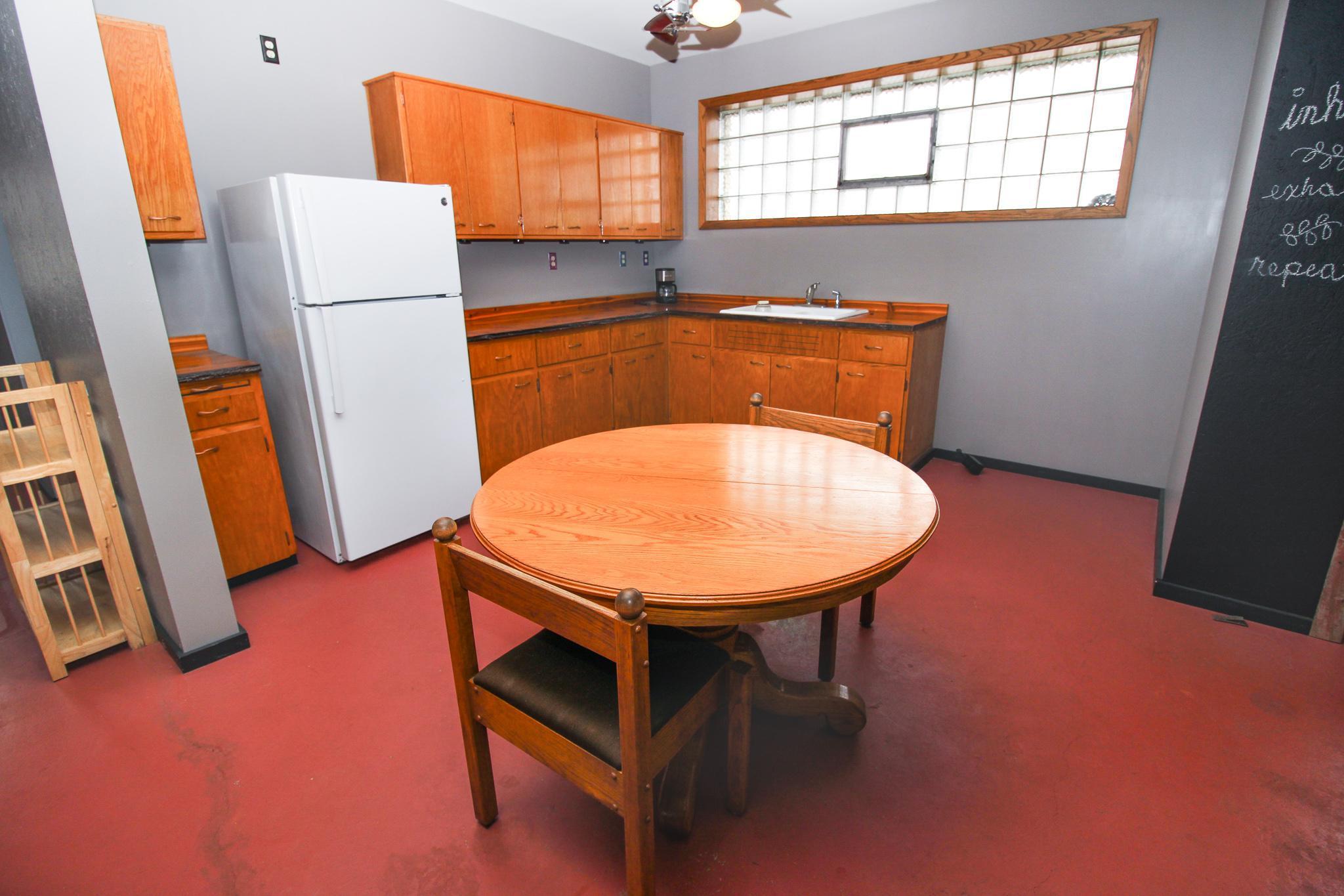 Commercial CENTURY 21 Dickinson Realtors