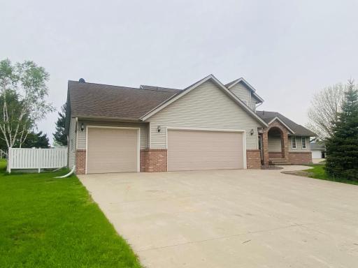 20 Riverview Drive, Morris, MN 56267